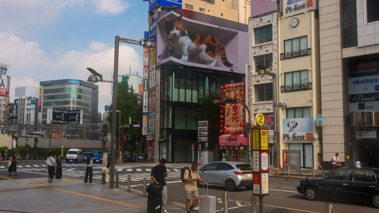新宿、駅周辺の街並み