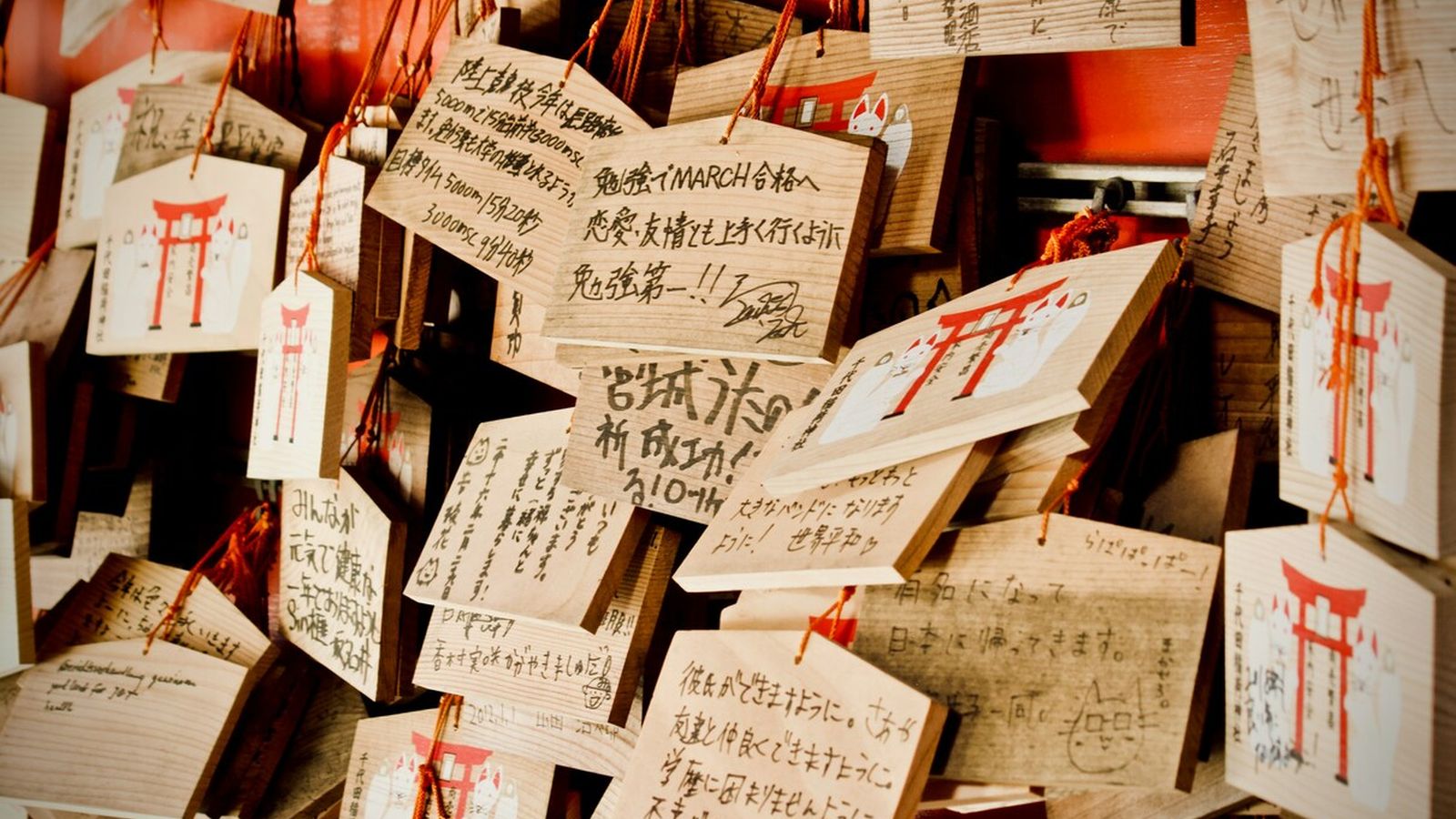 深夜の路地裏、東京の夜景